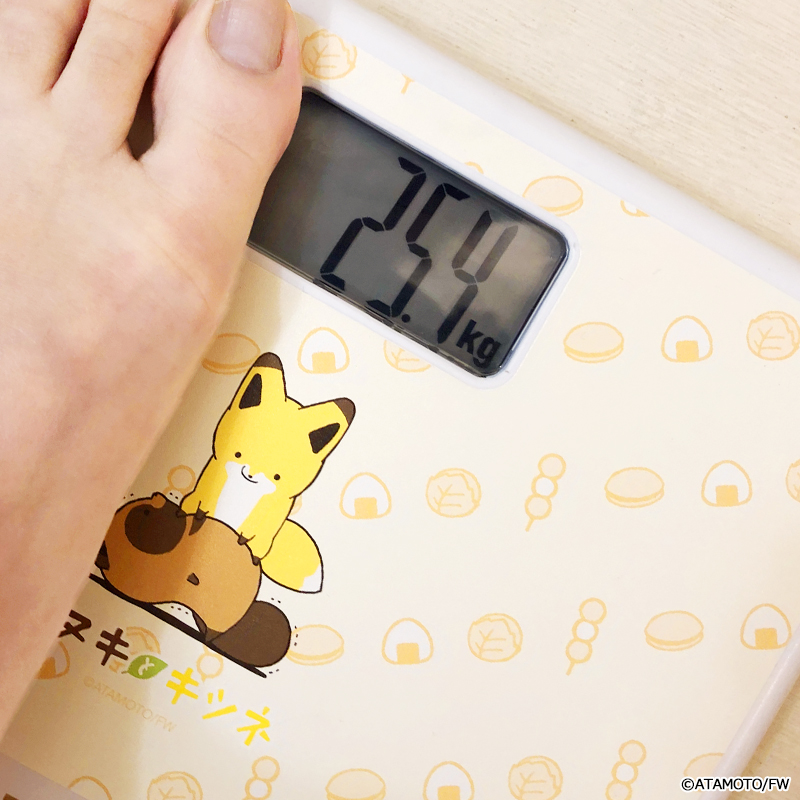 ★タヌキとキツネデジタルヘルスメーター★ タヌキとキツネ グッズ 通販 満腹なタヌキとキツネ 体重計 ヘルス