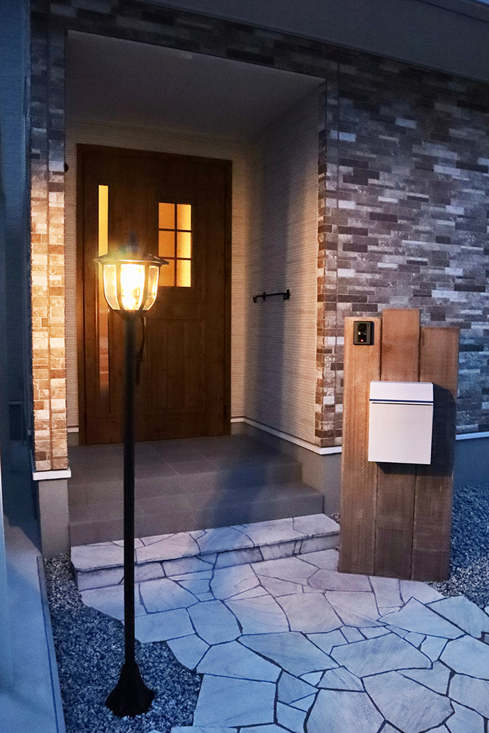 ソーラーライト 屋外 埋め込み 通販 ソーラー充電式ヨーロピアンライト アンファンス EF-GL08 ガーデンライト 埋め込み式 ソーラー 門灯 ソーラーライト |  | 02