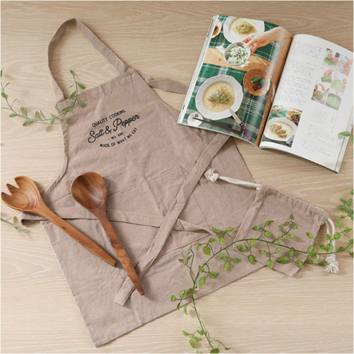 エプロン おしゃれ 女性用 通販 Salt&Pepper 後ろ 結び ポケット付き ミドル丈 シンプル ロゴ かわいい オシャレ 可愛い 長さ調節 テキスタイル エプロン |  | 14