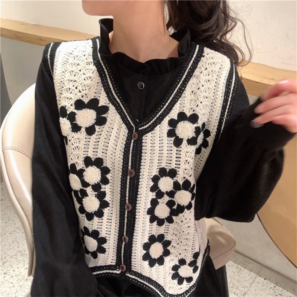ベスト ボタン付き 前開き レディース ニットベスト 通販 ニット 花柄ニット 前あきベスト ノースリーブ 花柄 フラワー 重ね着 レイヤード 春 秋 冬 ベスト | BACKYARD FAMILY | 05