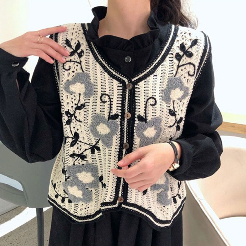 ベスト ボタン付き 前開き レディース ニットベスト 通販 ニット 花柄ニット 前あきベスト ノースリーブ 花柄 フラワー 重ね着 レイヤード 春 秋 冬 ベスト | BACKYARD FAMILY | 13