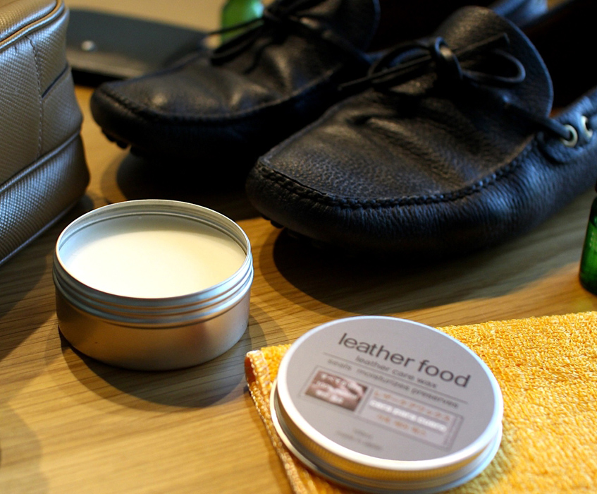 レザーワックス 100ml 通販 日本製 leatherfood レザーフード レザーケアワックス 革用ワックス 保湿 ツヤ 保革剤 革製品 お手入れ 塗りやすい レザーワックス |  | 03