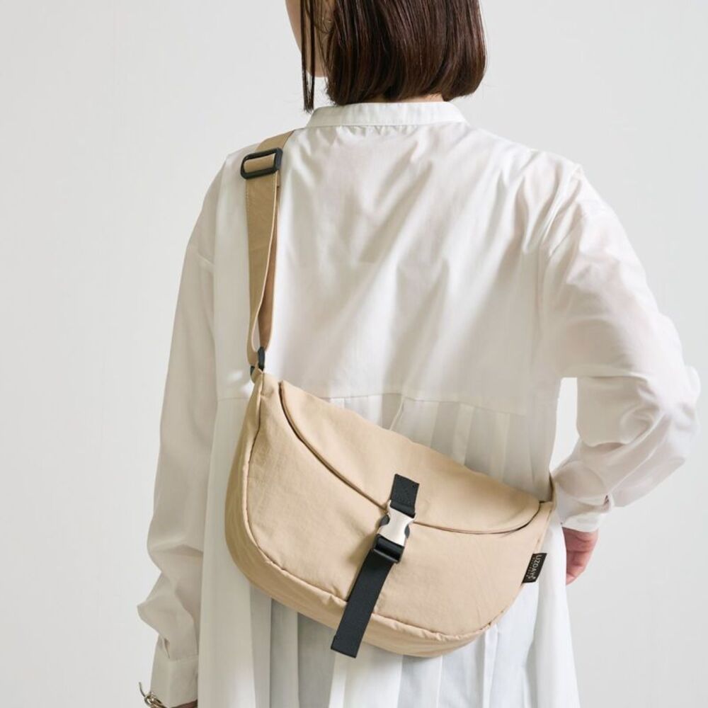 リズデイズ lizdays リズデイズ ショルダーバッグ lz-70519 通販 斜めがけバッグ フラップバッグ ハーフムーンバッグ 肩掛け レディース 撥水 軽量 大容量 | LIZDAYS | 01