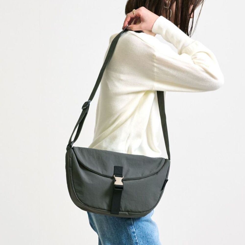 リズデイズ lizdays リズデイズ ショルダーバッグ lz-70519 通販 斜めがけバッグ フラップバッグ ハーフムーンバッグ 肩掛け レディース 撥水 軽量 大容量 | LIZDAYS | 04