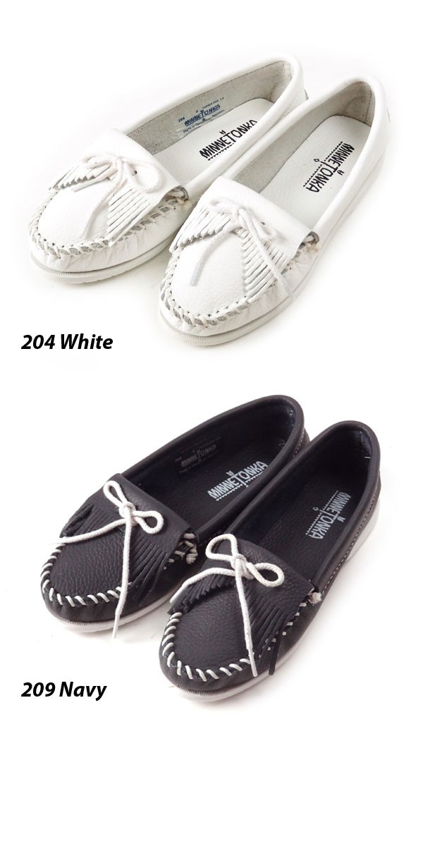 ミネトンカ　モカシン　白 Minnetonka ローファー MINNETONKA（ミネトンカ