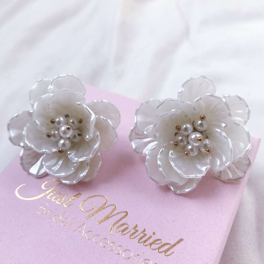 ブライダル ピアス 大ぶり 通販 ブライダルピアス ブライダルアクセサリー ウェディングアクセサリー 花モチーフ 花型 揺れない 結婚式 花嫁 新婦 ブライダル |  | 01