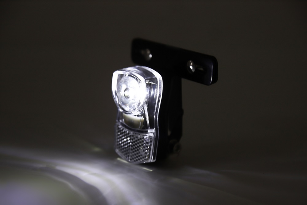 自転車 ライト 後付け フロント 通販 自転車ライト LED サイクルライト 電池式 防水 反射板付き IPX4 生活防水 72ルーメン 前カゴ取付用 02-0535 白色燈 自転車 |  | 10