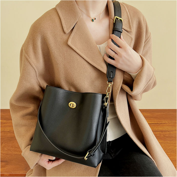 人気セール，新品 大容量 PU革 レザー ショルダーバッグ 斜め掛けバッグ メッセンジャーバッグ 通勤 斜め掛けバッグ 肩掛け鞄