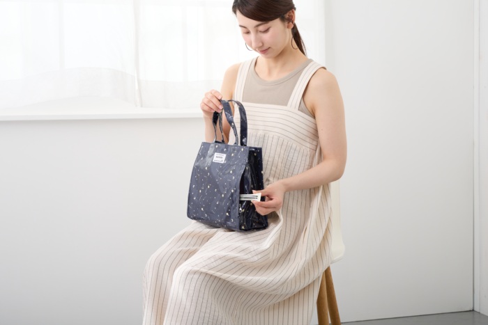 トートバッグ ラミネート 通販 サブバッグ レディース ミニ 小さめ コンパクト お弁当バッグ スクエア ハンド マチ付き 撥水 はっ水 通学 トートバッグ | ROOTOTE | 09