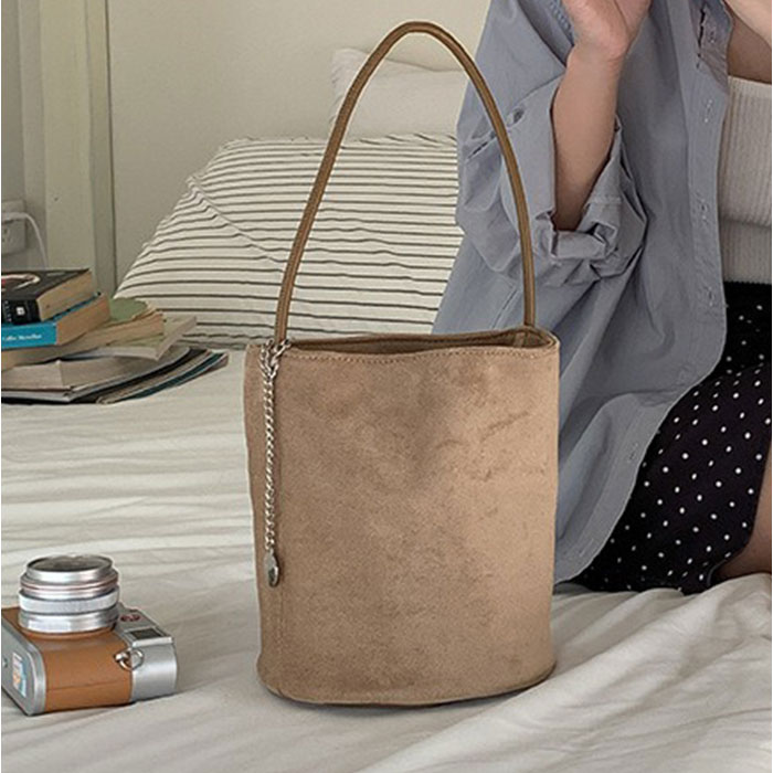 BACKYARD FAMILY（バックヤードファミリー） スウェード バケツバッグ