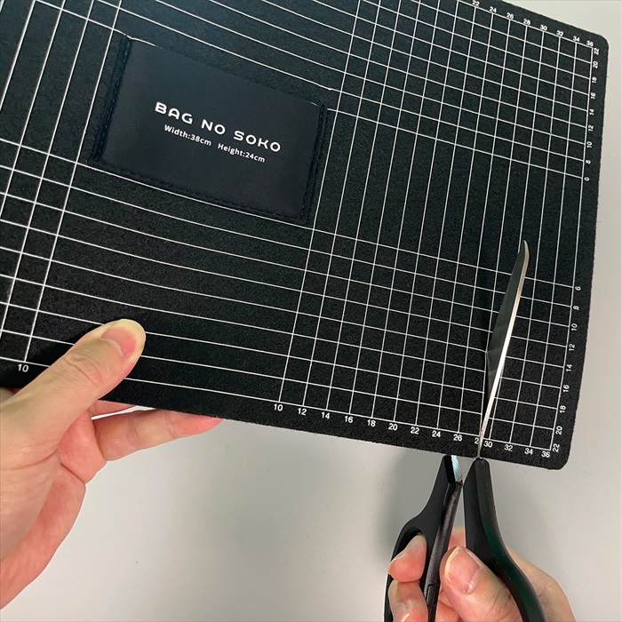 バッグ 底板 フェルト生地 通販 眼線入り フェルト シークレットポケット 隠しポケット ポケット 簡単にカット 使いやすい シークレットポケット付き バッグ |  | 03