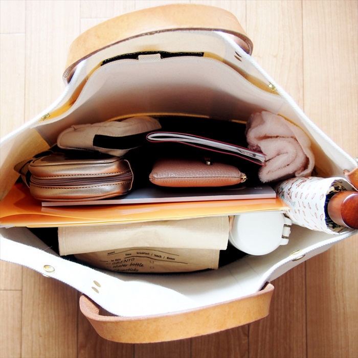 バッグ 底板 フェルト生地 通販 眼線入り フェルト シークレットポケット 隠しポケット ポケット 簡単にカット 使いやすい シークレットポケット付き バッグ |  | 05