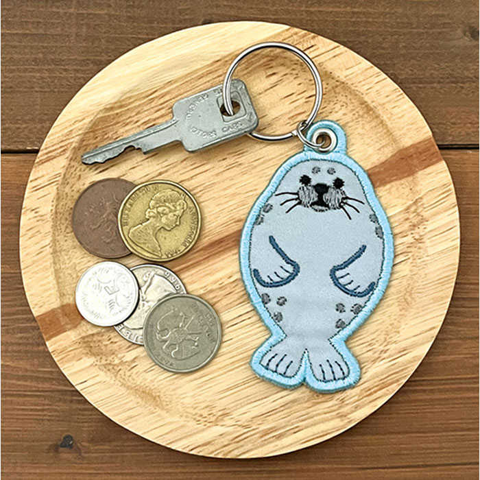 リフレクター キーホルダー 大人 通販 キーリング キーチャーム 反射キーホルダー チャーム 通学 通勤 反射 夜間 刺繍 交通安全 おしゃれ オシャレ リフレクター |  | 15