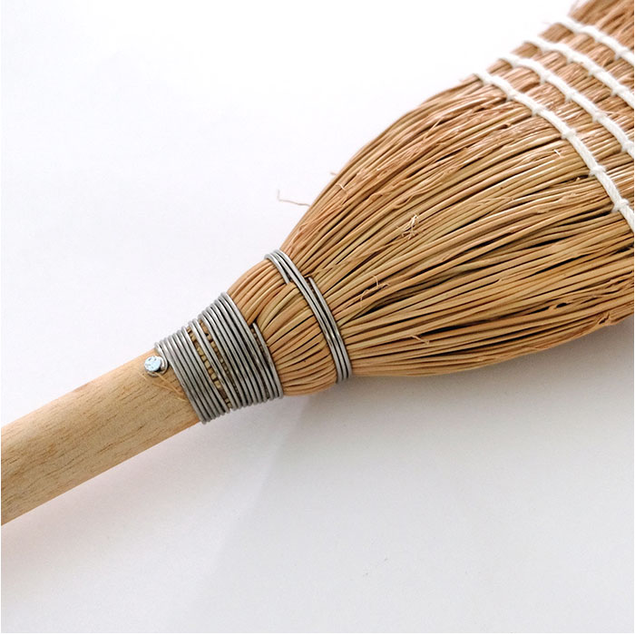 座敷 ほうき 屋内 通販 ソルガムホウキ スローピングショルダー S 箒 ホウキ 19×70cm 座敷ほうき 室内 掃除用具 掃除用品 使い やすい 掃除道具 短い 柄 座敷 |  | 11