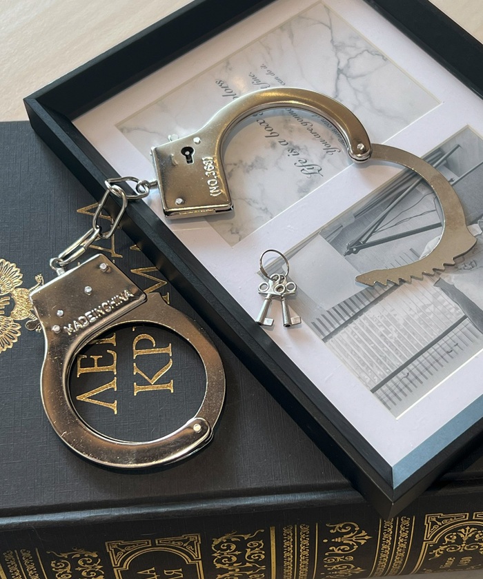 手錠 おもちゃ コスプレ 通販 仮装 手枷 小物 おもちゃ手錠 演劇 芝居 小道具 鍵付き 舞台 撮影小物 手品 グッズ ハンドカフ パーティーグッズ 手錠 |  | 03