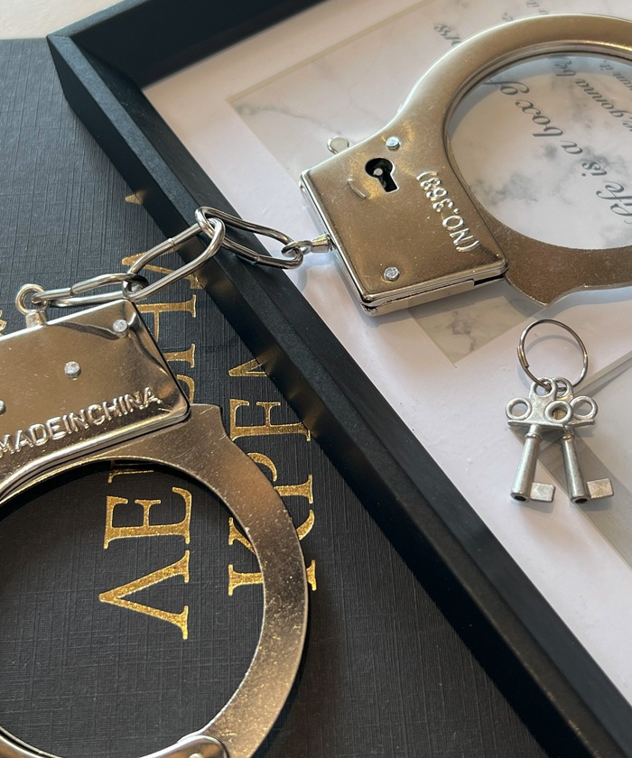 手錠 おもちゃ コスプレ 通販 仮装 手枷 小物 おもちゃ手錠 演劇 芝居 小道具 鍵付き 舞台 撮影小物 手品 グッズ ハンドカフ パーティーグッズ 手錠 |  | 06