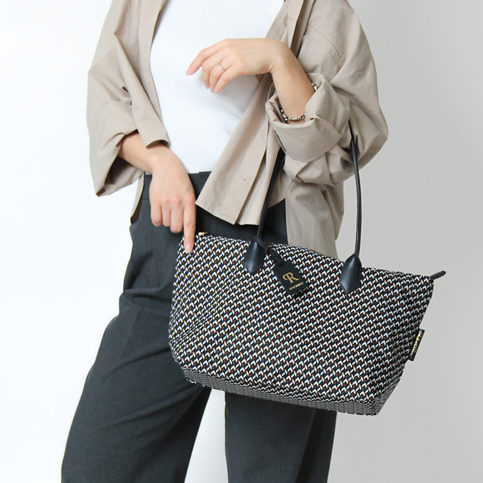 美品】ROBERTA PIERI タタミナイロン×レザートートバッグ