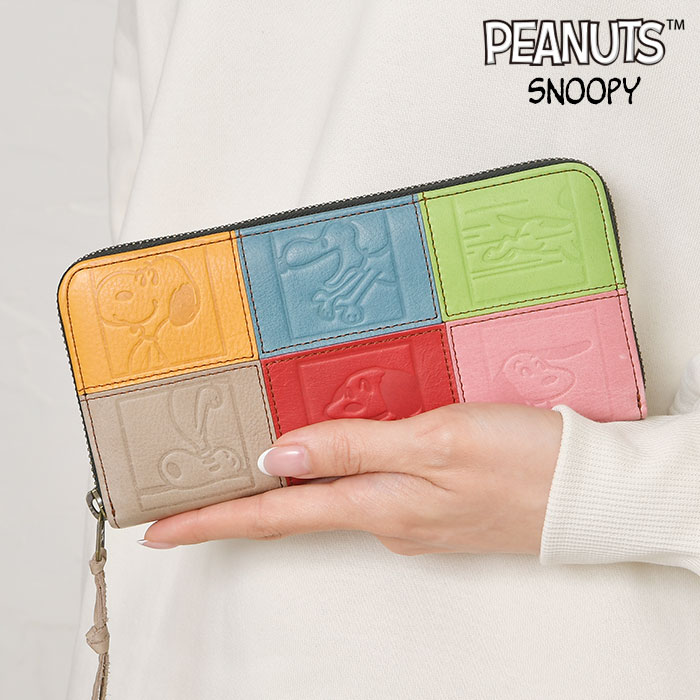 PEANUTS（スヌーピー） 型押しブローチ ラウンドファスナー 札入