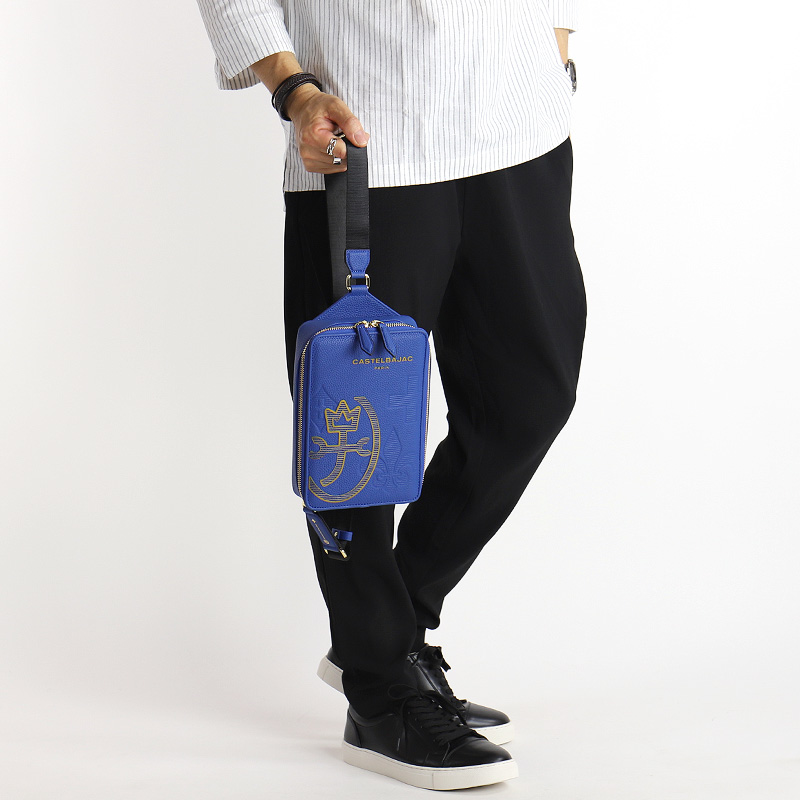 ☆カステルバジャック カタログ掲載 素敵なバッグ ブルー 日本製 未使用品☆ CASTELBAJAC（カステルバジャック） カヌレ ボディバッグ ワン