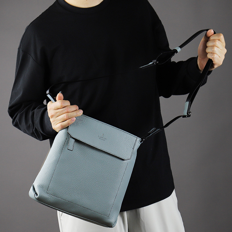 LANVIN COLLECTION ランバンコレクション カンヌ ショルダーバッグ 斜め掛けバッグ 肩掛け 285111 B5 A5 軽量 牛革 本革 撥水 軽量 レザー メンズ 正規品の画像