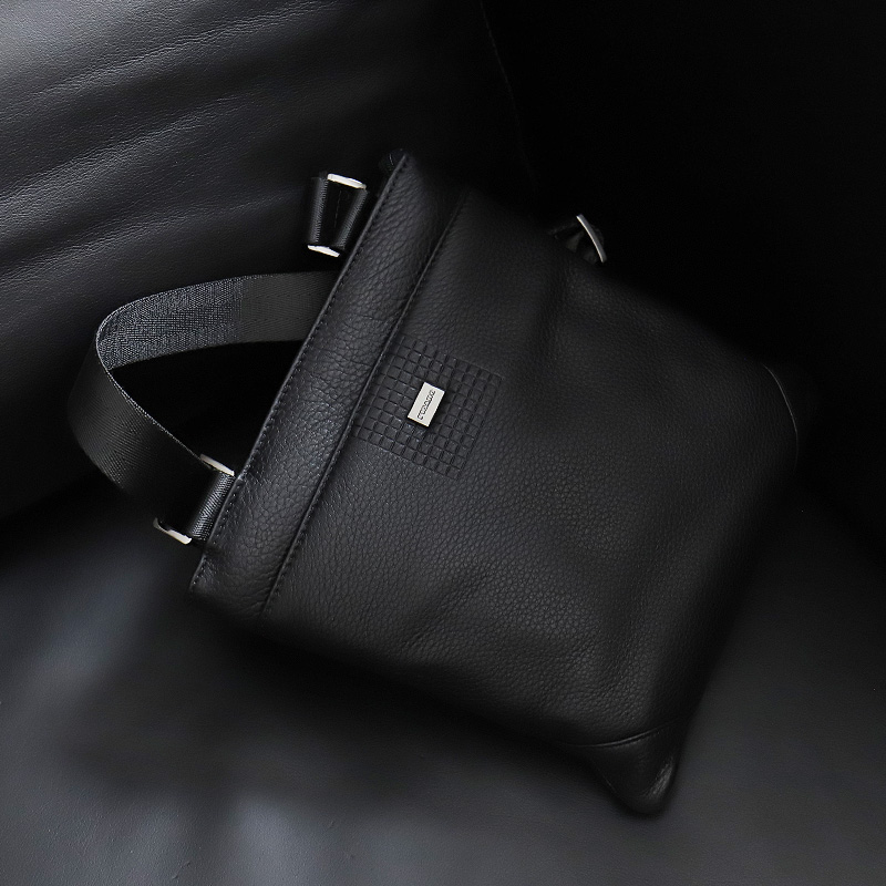 【商品レビューで+5%】フィガロ バッグ ショルダーバッグ メンズ ブランド FIGARO アルル2 36195 ミニショルダーバッグ 斜め掛けバッグ 肩掛け A5 薄マチ 牛革 本革 レザー 革 軽量 普段使い 通勤 ビジネス 旅行 冠婚葬祭 結婚式 レディース カジュアル オシャレ 人気 FIGARO フィガロ アルル2 ショルダーバッグ ミニショルダーバッグ A5