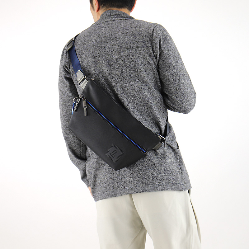 美品✨LANVIN ショルダーバッグ　ボディバッグ　レザー　ナイロン LANVIN en Bleu ランバンオンブルー Rate レイト ボディバッグ