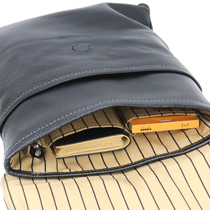 TRUSTER トラスター モスク ショルダーバッグ 斜め掛けバッグ B5 A5 薄