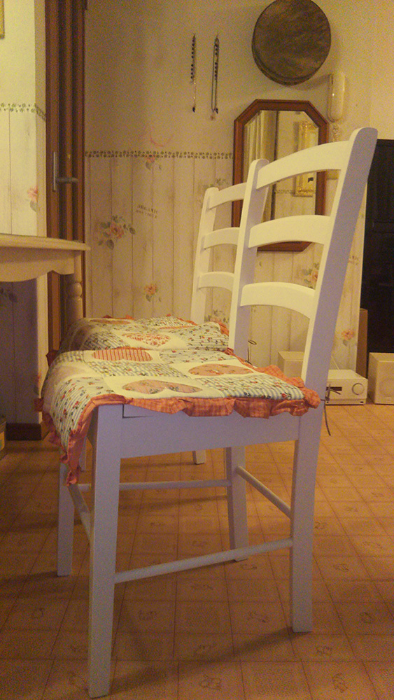 座面高45cmのシンプルでお洒落な白い椅子。お客様の声。