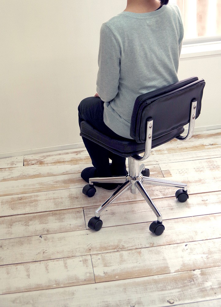 オフィスチェア コンパクト で かわいい キャスター付 椅子 昇降機能 