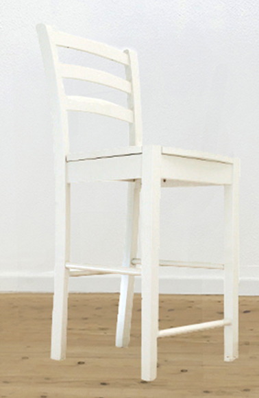 白い木製カウンターチェア