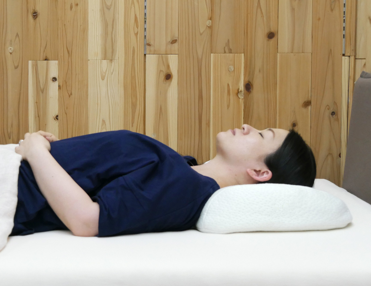 ラテックス枕 ピーナツ型枕 ロータイプE 専用バンブーカバー付き 安眠