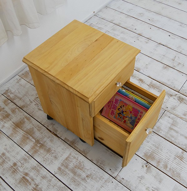 カントリー調のシンプルなファイルチェスト