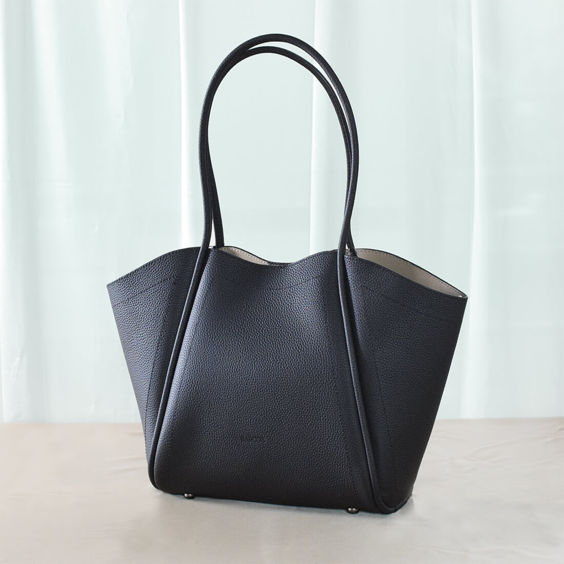 BARCOS（バルコス） ポーチ付きシュリンクレザートートバッグ