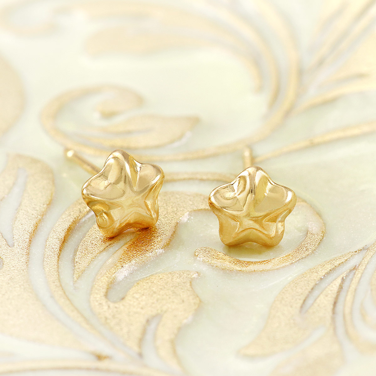 ピアス 18K 小さめ スター 星 モチーフ 18金 イエローゴールド K18 