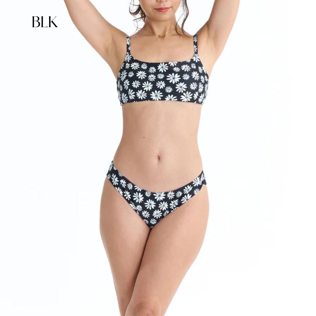 ROXY（ロキシー） 4点セット ラッシュTシャツ ボードショーツ付き