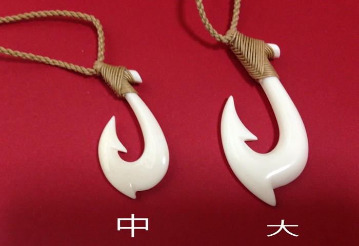 【値下しました】ボーンカービングIWA MAKAU フィッシュフック型ネックレス 値下しました】ボーンカービングIWA MAKAU フィッシュフック型