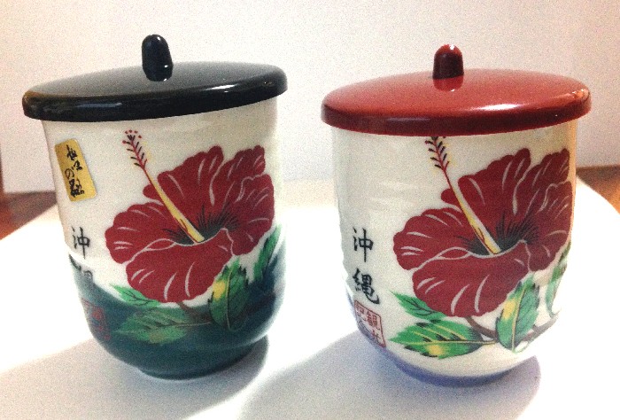 美品！手描き細密画　染付 湯のみ2点セット　ペア 沖縄湯のみ2つセット ハイビスカス 陶芸 お届け日指定可能商品 沖縄
