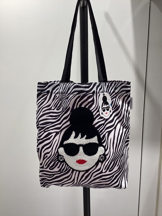 HAPPYFACE ハッピーフェイス EMMA相良刺繍顔トート バッグ 鞄
