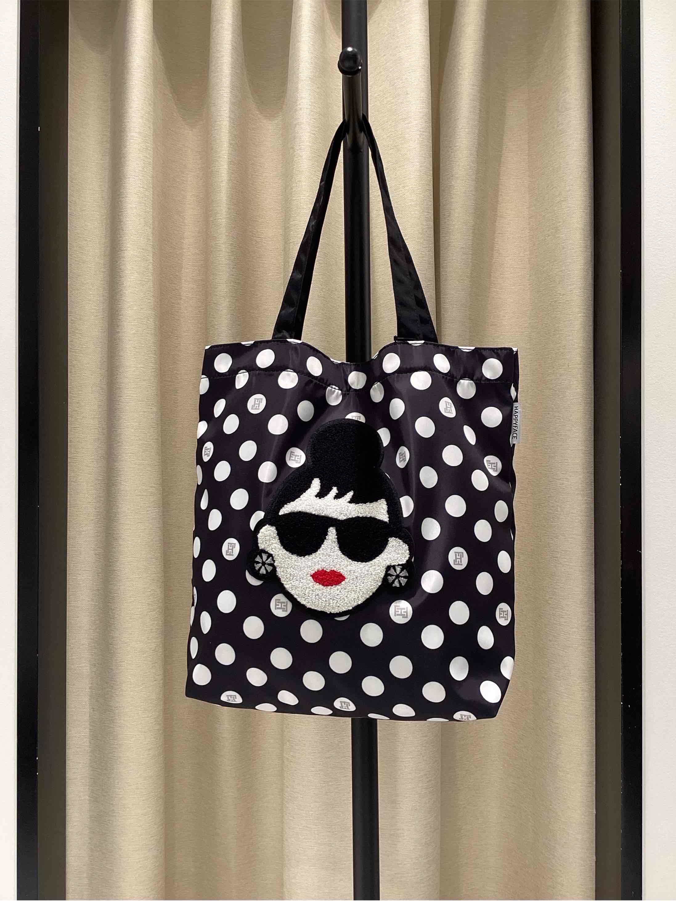HAPPY FACE バッグ 黒トートバッグ鞄A4 大容量 撥水ハッピーフェイス HAPPY FACE バッグ 黒トートバッグ鞄A4 大容量 撥水ハッピー
