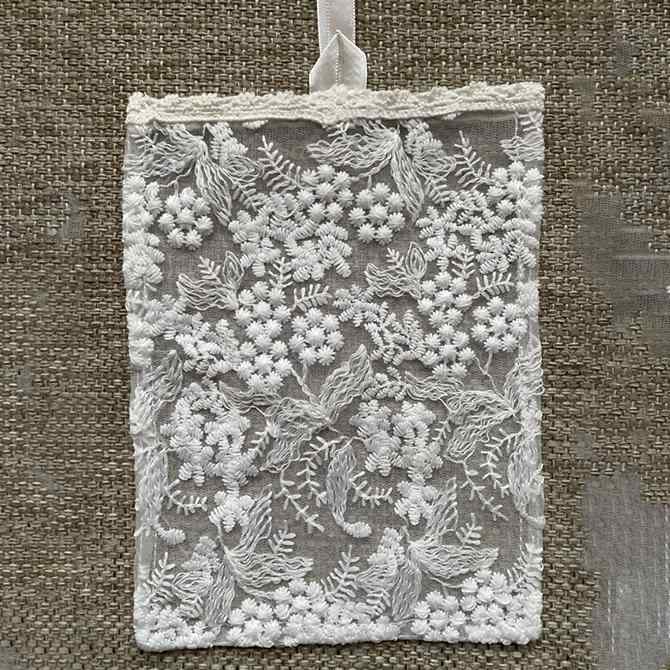 Yahoo! Yahoo!ショッピング(ヤフー ショッピング)バッグ サシェバッグ レースサシェバッグ 14×18cm レース刺繍 エレガントサシェバッグ おしゃれサシェバッグ かわいいサシェバッグ ヨーロピアンサシェバッグ