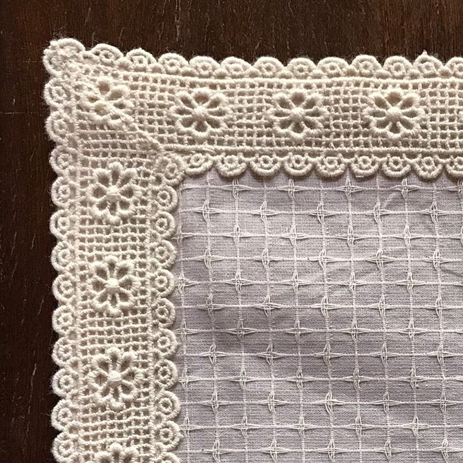 ドイリー 正方形 花瓶敷 ピンク ファブリック レース 刺繍 インテリア雑貨 画像2