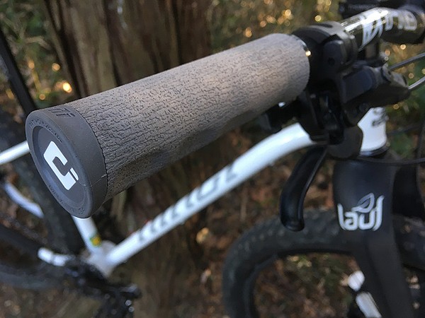 自転車 グリップ ODI DREAD LOCK ロックオングリップ 発砲ゴム素材