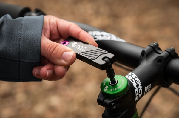 ウルフトゥース 6-Bit Hex Wrench Multi-Tool with Keyring