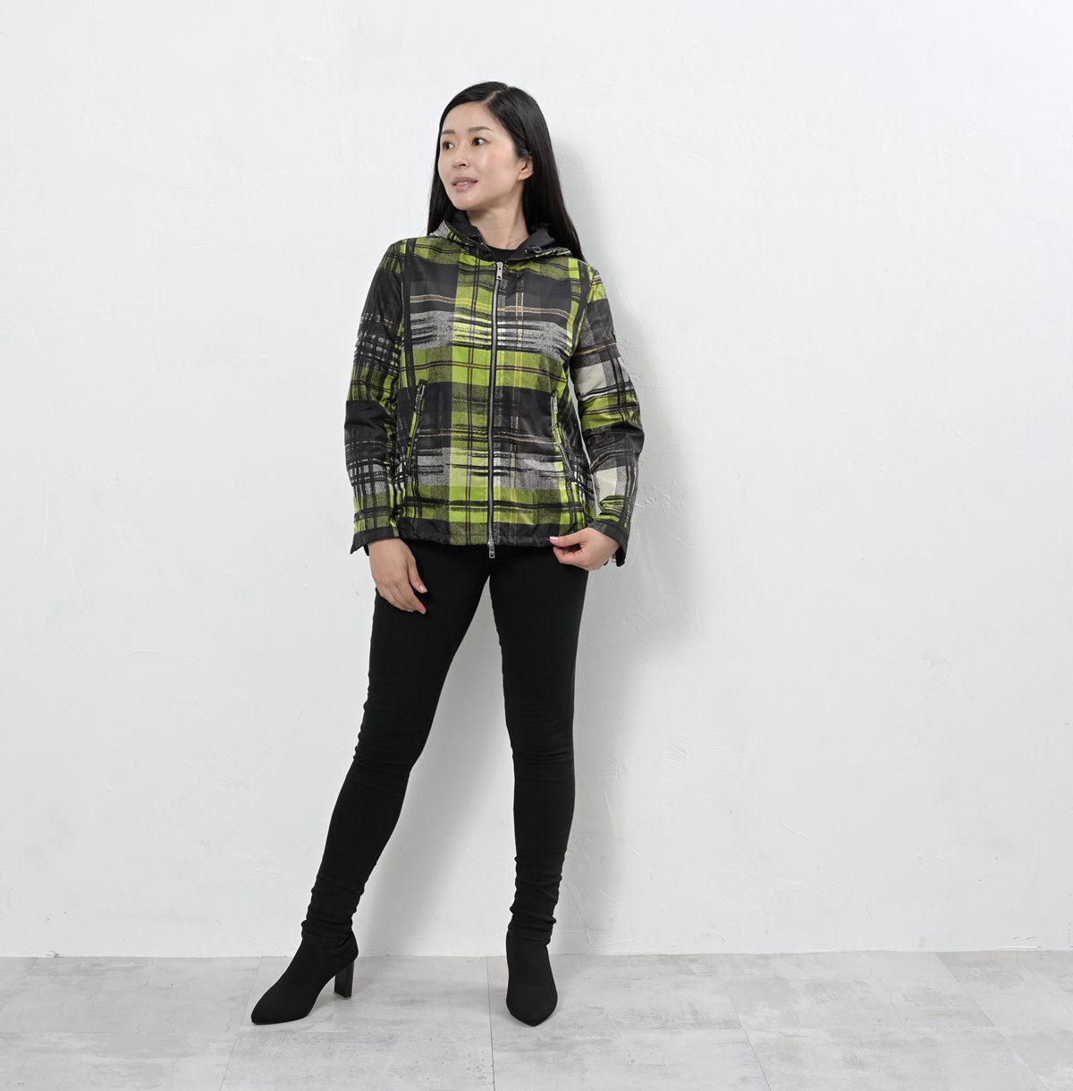 PRADA プラダ 花柄 ナイロンジャケット ネイビー ロゴ プレート付 中古・古着通販】PRADA (プラダ) 花柄ナイロンジャケット ネイビー