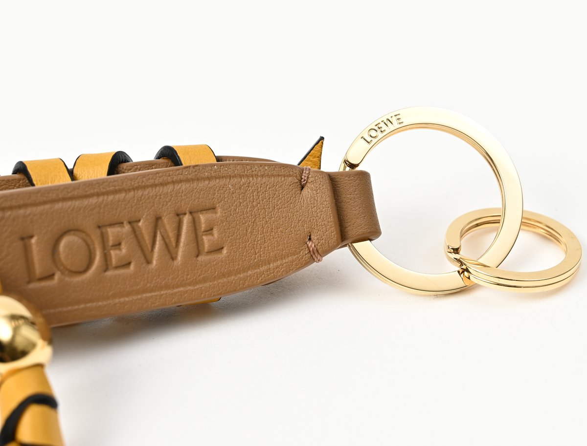 男女兼用♬ロエベ　キーホルダー　バッグチャーム LOEWE（ロエベ） キーリング バッグチャーム レザー ベージュ