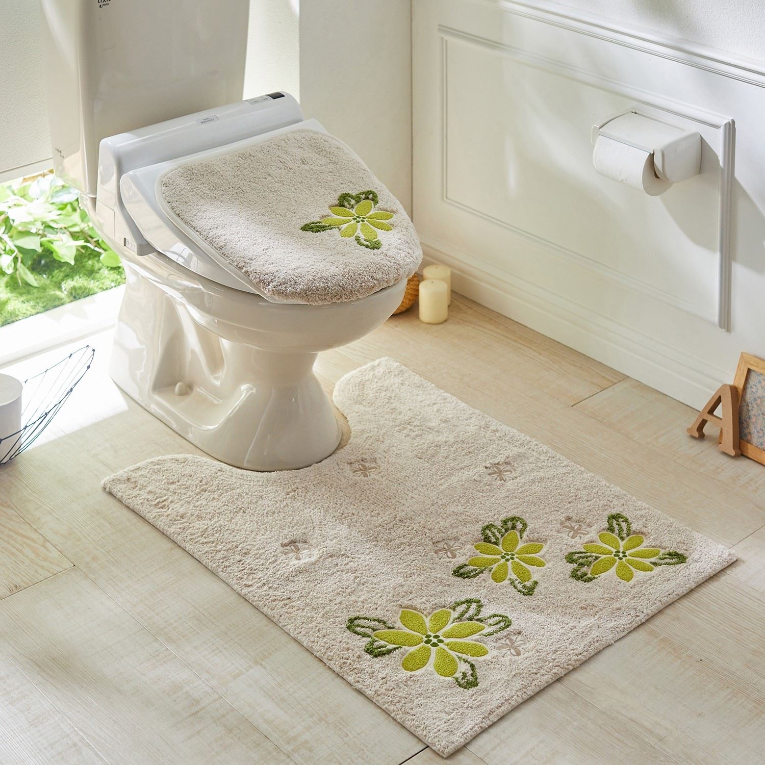 Sybilla 大きな花柄刺繍のトイレマット フタカバー 標準マット