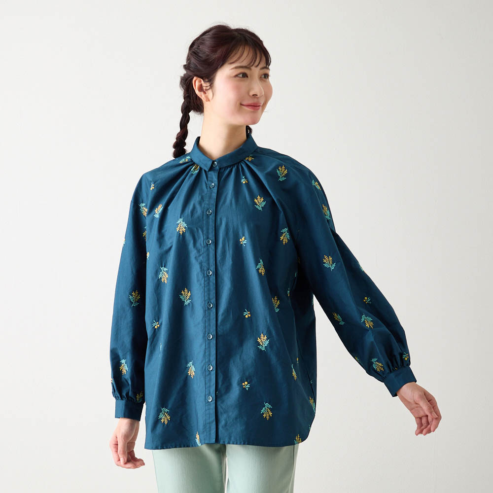 ブラウス シャツ 長袖 ロングスリーブ トップス レディース 女性 綿素材 ブロード生地 フラワー お花 刺繍 小さめ襟 ギャザー ふんわり シルエット ミニラボ ベルメゾン ブラウス シャツ 長袖 ロングスリーブ トップス