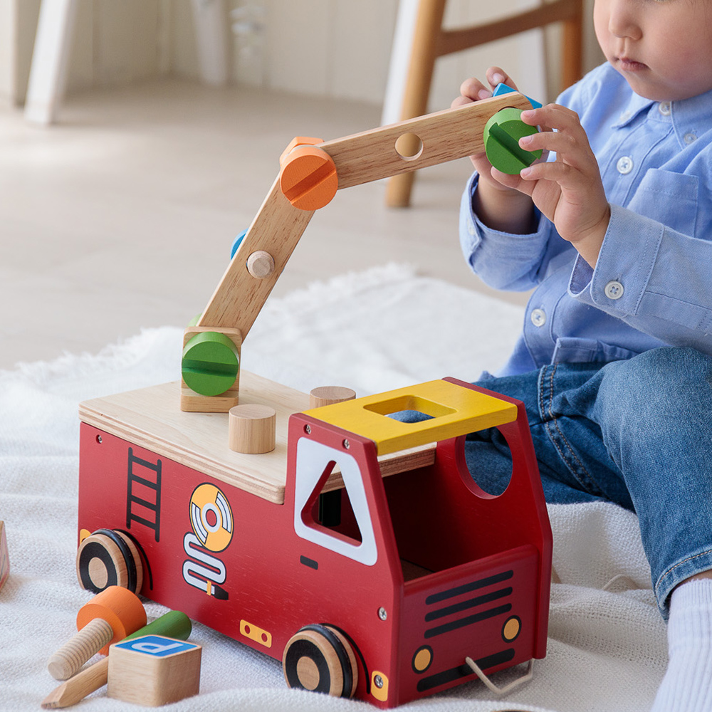 名入れ 知育玩具 アクティブ消防車  2歳 3歳 I’ｍ TOY アイムトイ 木のおもちゃ 誕生日プレゼント 男の子 クリスマス エデュテの画像
