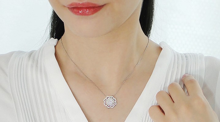 Pt900 1.0ct フラワー ダイヤモンド ペンダント ネックレス