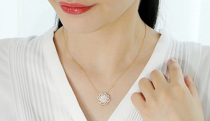 K18 WG YG PG 1.0ct フラワー ダイヤモンド ペンダント ネックレス